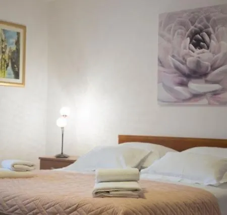 Tiha Apartment Split